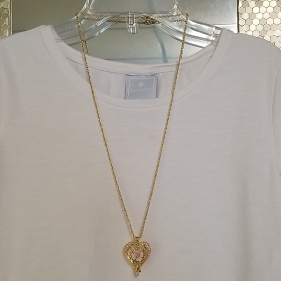 AVON Victorian Style Heart Necklace. - Picture 2 of 8